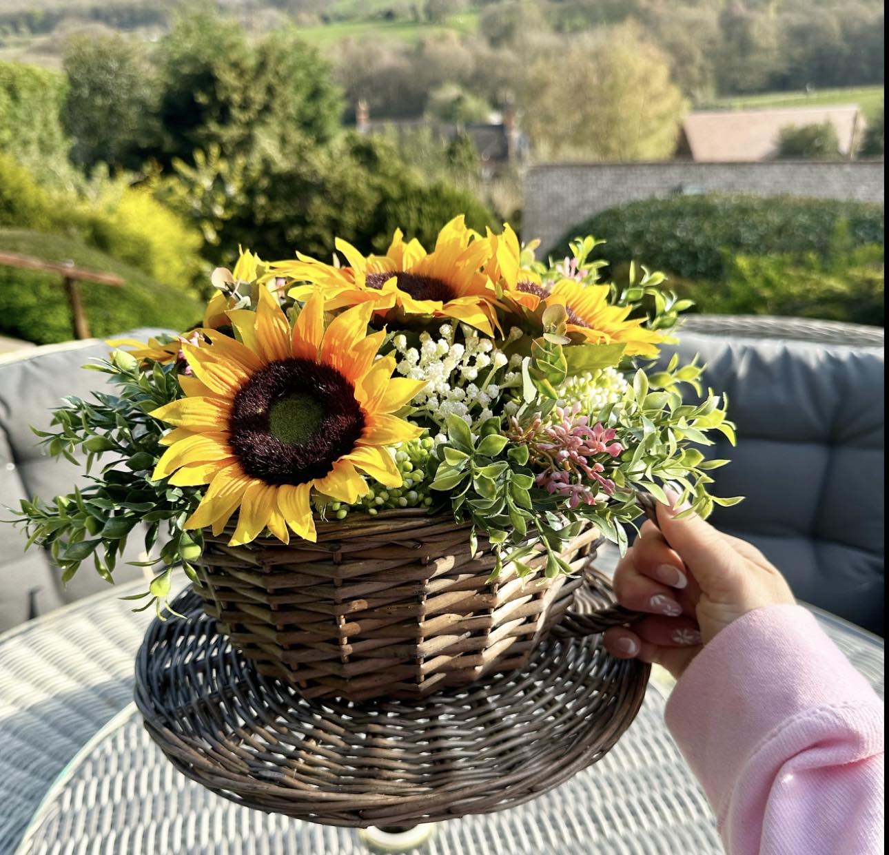 The Alice outdoor flower teacup