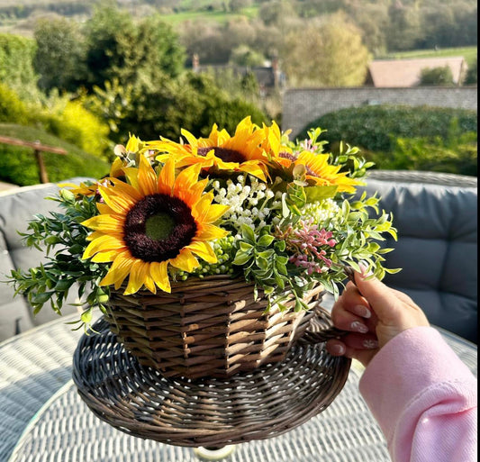 The Alice outdoor flower teacup