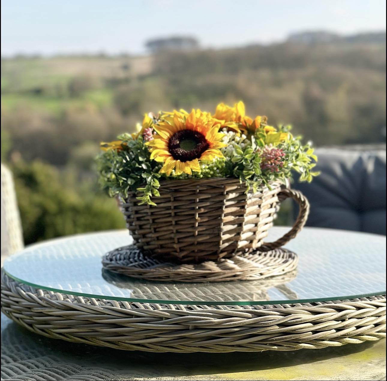 The Alice outdoor flower teacup